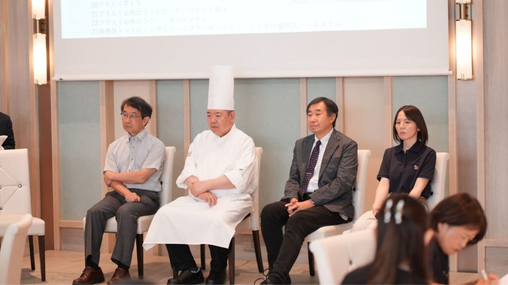 左から阿部 寧 さん、照沼 英則 シェフ、高橋 伸一郎 特任教授、小南 友里 助教